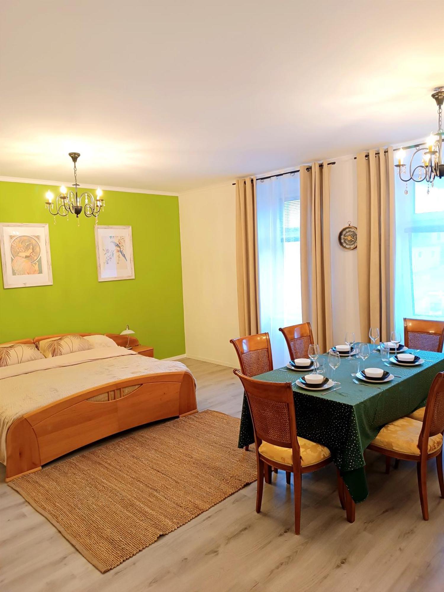 2 Room's Family Apartment